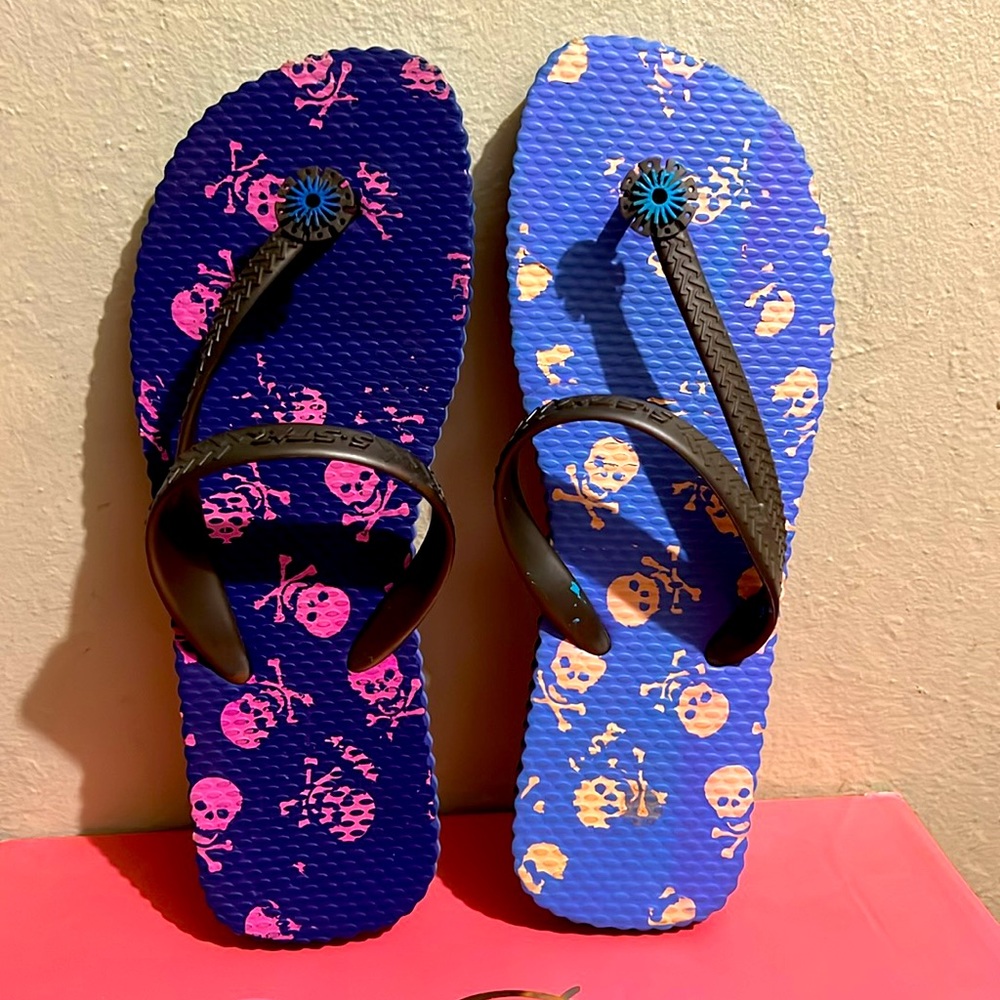 Two Flip Flops - Picture 3 of 3